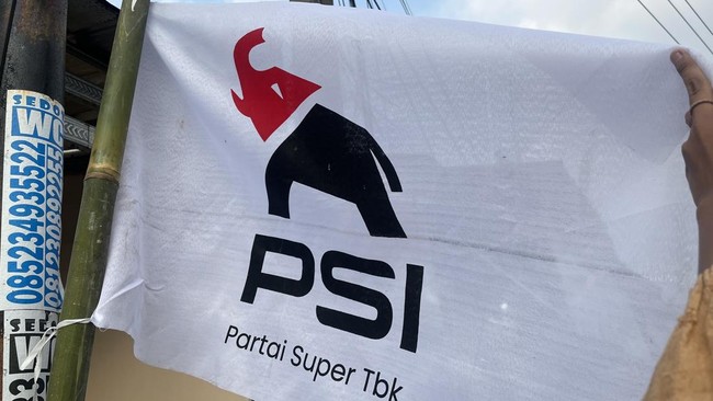Bendera Gajah Merah Hitam Tulisan PSI Beredar di Solo, Logo Baru? Partai Solidaritas Indonesia (PSI) akan menggelar kongres pertama di Solo. Bendera baru berlogo gajah muncul, apakah itu logo baru PSI?