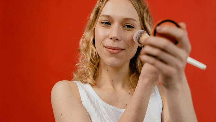 img-title Mengenal Blush Stacking, Tren Makeup yang Hits di Kalangan Selebriti dan Influencer
