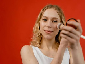 Mengenal Blush Stacking, Tren Makeup yang Hits di Kalangan Selebriti dan Influencer
