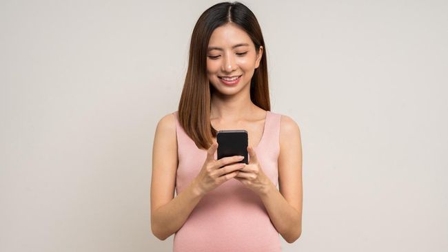 Obgyn Ungkap Aktivitas dengan Ponsel Ini Paling Berbahaya untuk Ibu Hamil