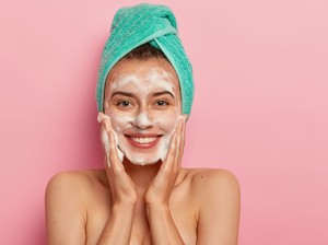 7 Kesalahan Mencuci Wajah yang Kerap Dilakukan, Bikin Gampang Iritasi!
