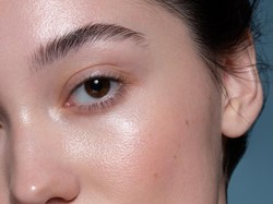 3 Langkah Mudah untuk Kulit Glowing Alami, Menurut Dokter Kulit