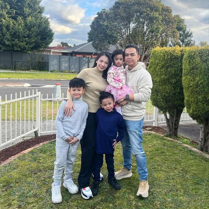 <p>Kebanyakan artis Indonesia memilih luar negeri sebagai destinasi liburan sekolah anak. Hal ini juga dilakukan oleh Kezia Karamoy dan sang suami, Axel Narang, yang mengajak ketiga anaknya ke Australia. (Foto: Instagram@itskeziakaramoy)</p>