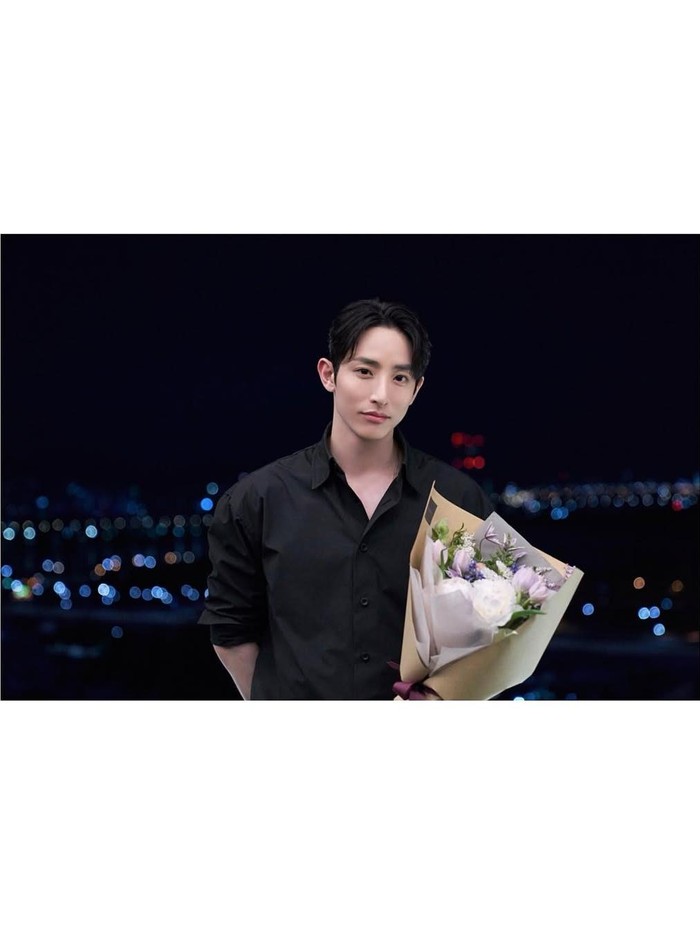 Beberapa proyek akting yang dibintanginya seperti High School King of Savvy, Born Again, Doom at Your Service, Tomorrow, Queen Woo, dan lainnya./ Foto: instagram.com/leesoohyuk