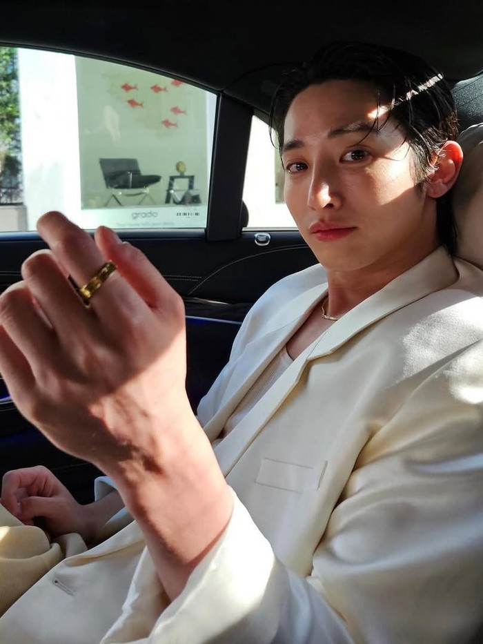 Di berbagai kesempatan, penampilan aktor yang satu ini juga selalu mencuri atensi publik./ Foto: instagram.com/leesoohyuk