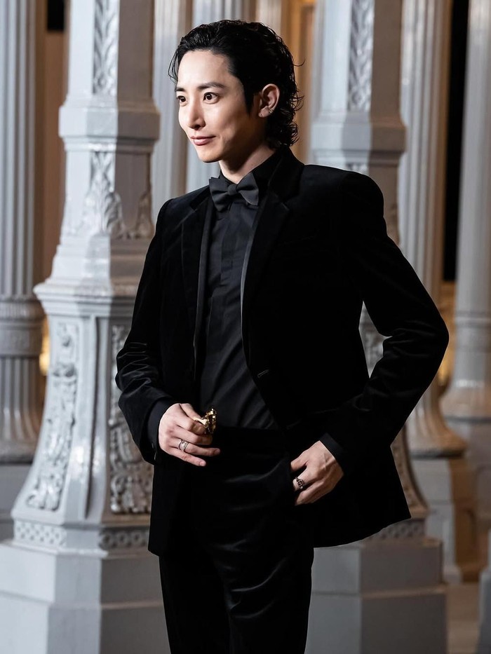 Di usianya yang menginjak 37 tahun di 2025 ini, Lee Soo Hyuk tetap memancarkan visual awet muda dan seolah tidak menua./ Foto: instagram.com/leesoohyuk