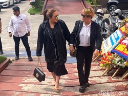 Lisa Mariana Penuhi Panggilan Polda Jabar soal Kasus 3 Video Porno