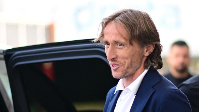 Luka Modric Resmi Gabung AC Milan, Pakai Nomor 14 AC Milan resmi mengumumkan perekrutan Luka Modric sebagai amunisi anyar menatap kompetisi musim depan.