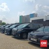 Mobil bekas terparkir di fasilitas lelang milik Balai Lelang Serasi (IBID) di Jakarta, Selasa (15/7).
