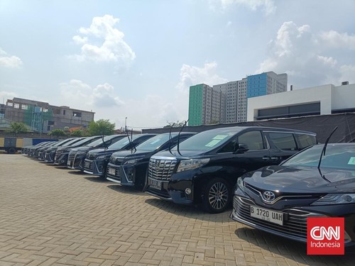 Kendaraan yang telah dijual wajib segera diblokir agar data kepemilikan pemilik lama terhapus dari sistem. Kelalaian memblokir STNK berisiko memicu beban pajak progresif, hambatan administrasi unit baru, hingga masalah hukum akibat penggunaan oleh pe