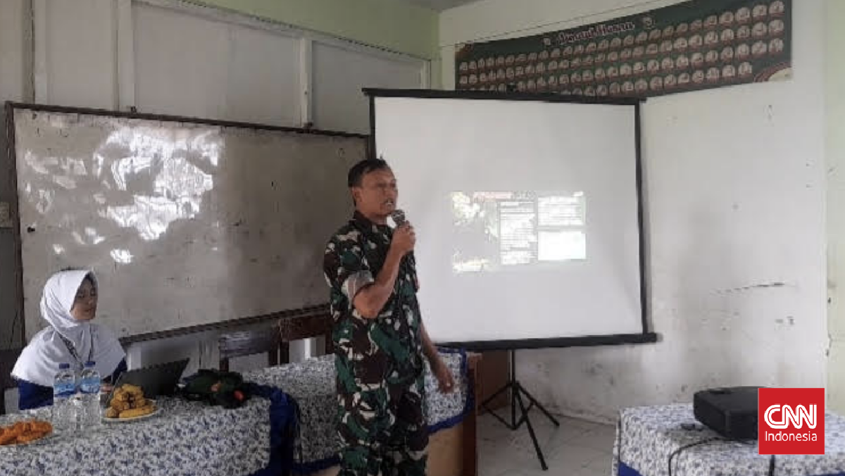 Tentara Masuk Sekolah Beri Materi MPLS di Padang, Cianjur dan Kupang