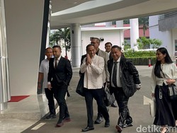 Nadiem Makarim Tiba di Kejagung Didampingi Hotman Paris