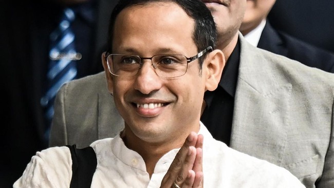 Izinkan Saya Kembali ke Keluarga Mantan Mendikbud Nadiem Makarim selesai diperiksa Kejaksaan Agung terkait kasus korupsi proyek laptop chromebook. Ia diperiksa selama 9 jam.