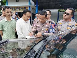 Sanksi Pemuda Selebrasi Aura Farming Pacu Jalur di Atas Mobil di Tol Lampung