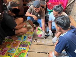 Polisi Gerebek Pesta Sabu di Dompu, 3 Orang Diamankan Termasuk Emak-emak