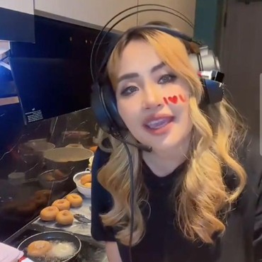 Dicibir Jual Donat Tidak Amanah, Pinkan Mambo Kini Buka Usaha Katering