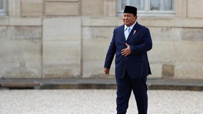 Prabowo Kembali ke Indonesia usai 2 Pekan Kunker ke Luar Negeri Presiden Prabowo Subianto kembali ke Indonesia pada Selasa (15/7) setelah mengakhiri kunjungan kerjanya ke Arab Saudi, Brasil, Belgia, hingga terakhir Prancis.