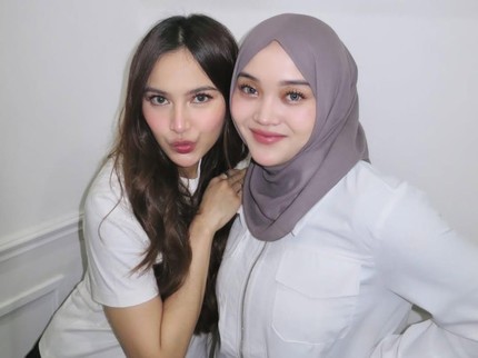 5 Potret Kedekatan Bunda Artis yang Kini Jadi Saudara Ipar, Kompak & Saling Dukung