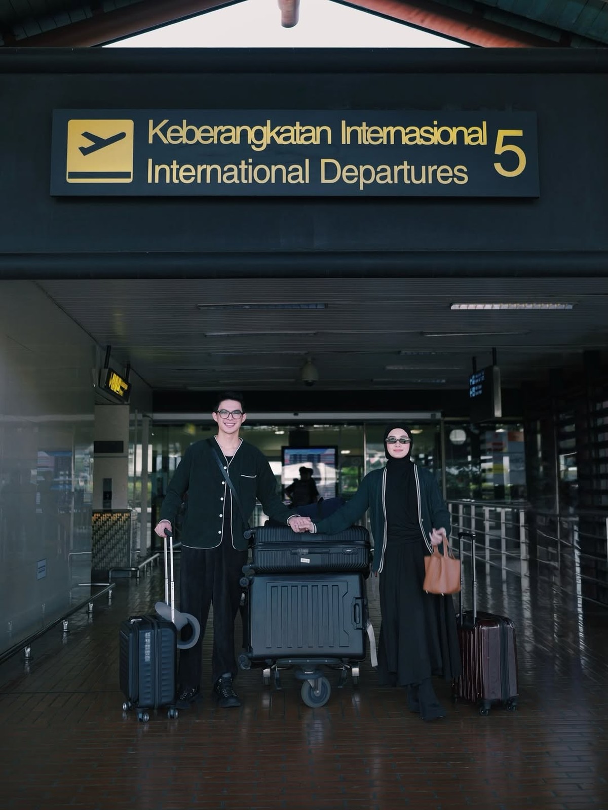 Rey Mbayang dan Dinda Hauw