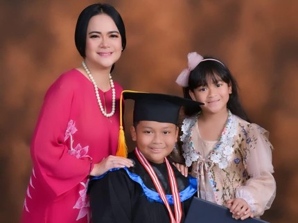 Cerita Artis Shezy Idris Jadi Single Parent, Kini Jualan Donat & Baju Demi Anak