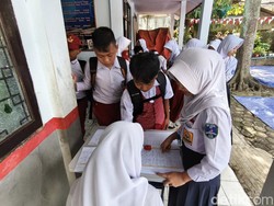Belum Punya Gedung, Siswa SMPN 60 Bandung Masuk Siang Hari-Bergantian