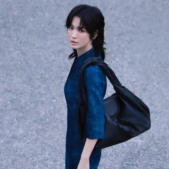 <p>Nama Song Hye Kyo tampaknya tak pernah lepas dari sorot publik, terutama masyarakat Korea Selatan. Belakangan ini pun ia kembali mencuri perhatian setelah tampil dengan gaya rambut terbaru. (Foto: Instagram@kyo1122)</p>