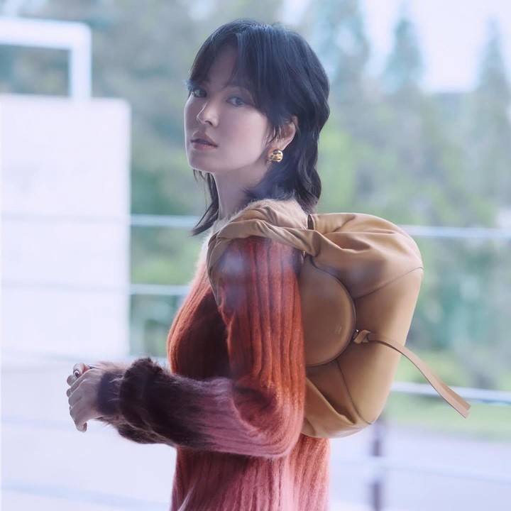 <p>Bukan pertama kalinya sang aktris tampil dengan rambut pendek. Meski begitu, ia tetap terlihat menawan. Bahkan, penampilannya ini juga mendapat sambutan hangat dari para penggemar. (Foto: Instagram@kyo1122)</p>