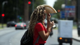 Tetangga RI 'Terpanggang' Heatwave, BMKG Ungkap Kondisi Indonesia