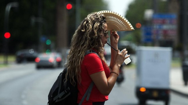 Gelombang panas melanda Malaysia, dengan Kuala Lumpur dan Kedah dalam status peringatan. Indonesia diperkirakan akan mengalami suhu di atas normal mulai April.