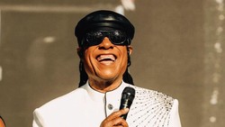 Tanggapan Stevie Wonder Soal Teori Konspirasi yang Sebut Dirinya Tak Buta