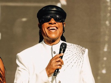 Tanggapan Stevie Wonder Soal Teori Konspirasi yang Sebut Dirinya Tak Buta