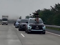 Video: Viral Pemuda Joget Pacu Jalur di Atas Mobil di Jalan Tol Lampung