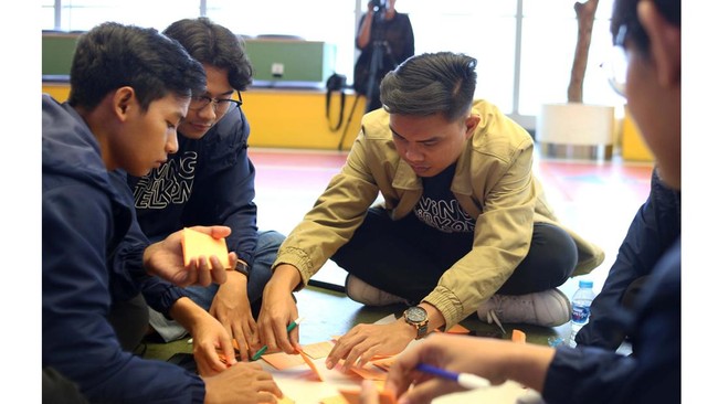 Telkom luncurkan program Digistar dengan pelatihan daring tentang keamanan siber dan AI, lebih dari 380 peserta siap hadapi tantangan digital.
