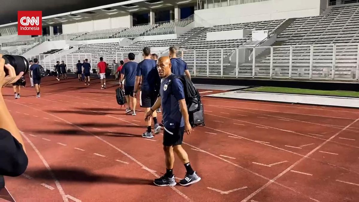 VIDEO: Momen Kocak Simon Tahamata Ngebet Makan Papeda