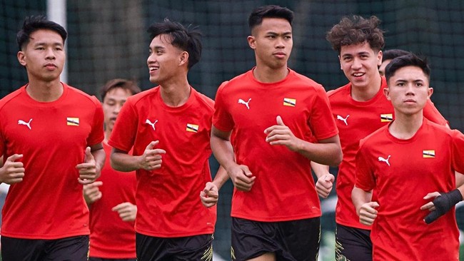 Brunei Selalu Kalah di Piala AFF U-23 Timnas Indonesia U-23 siap hadapi Brunei di Piala AFF U-23 2025. Brunei berusaha belajar dari rekor buruknya, sementara Indonesia optimis meraih kemenangan.
