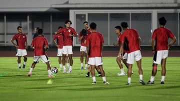 Berita Panas dari Dunia Sport CNN : Pemain Timnas U-23 Belajar Disiplin dan Tanggung Jawab dari Vanenburg