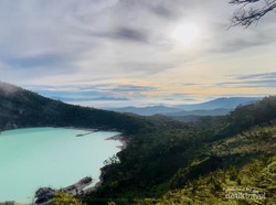 Menjemput Sunrise di Puncak Sunan Ibu, Kawah Putih
