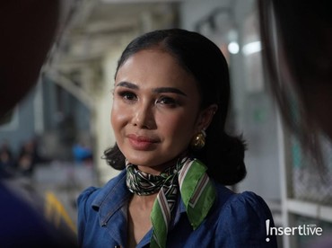 img-title Segini Size Jeans Yuni Shara yang Masih Pakai Baju Anak-anak di Usia 53 Tahun