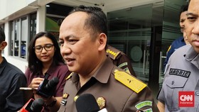 Tersangka Korupsi Buron Jaksa di Luar Negeri, Riza Chalid-Jurist Tan