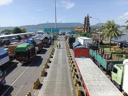 Sopir Truk Terjebak 12 Jam di Pelabuhan Gilimanuk Akibat Demo di Ketapang