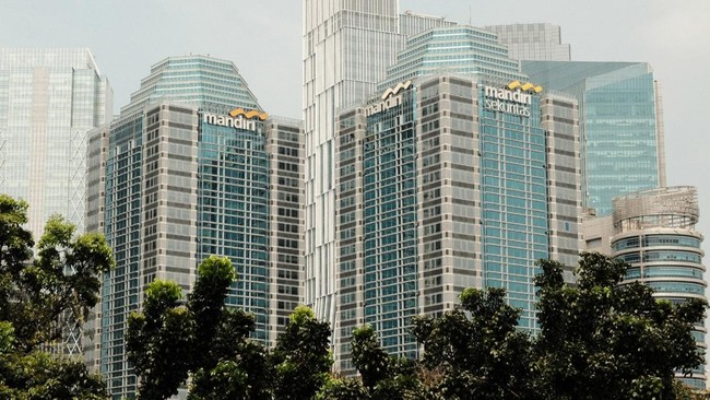 Bank Mandiri menjadi satu-satunya Kelompok Bank Berdasarkan Modal Inti (KBMI) IV yang mencatatkan kenaikan peringkat dari periode penilaian tahun sebelumnya.