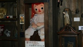 Penyelidik Paranormal Meninggal Mendadak saat Tur Annabelle