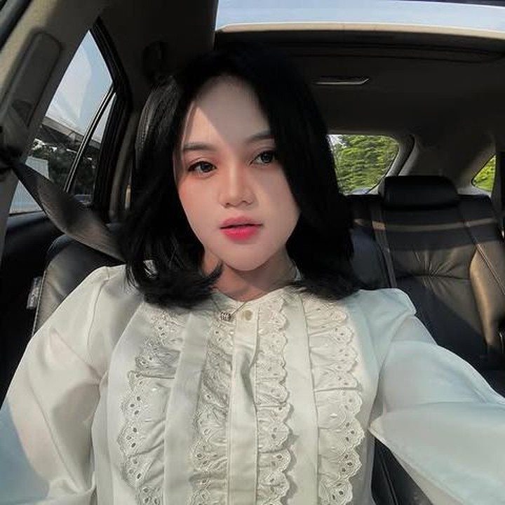 <p>Beranjak dewasa, penampilan Tia Septiana makin mencuri perhatian. Wajahnya yang manis membuat banyak warganet tertarik untuk mengikuti kesehariannya di media sosial. (Foto: Instagram @tiaseptianna_)</p>
