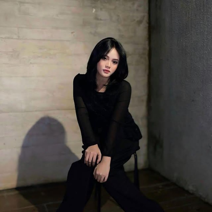 <p>Tia Septiana semakin menunjukkan gayanya yang percaya diri bak model profesional. Ia juga cukup aktif membagikan momen kesehariannya di media sosialnya. (Foto: Instagram @tiaseptianna_)</p>