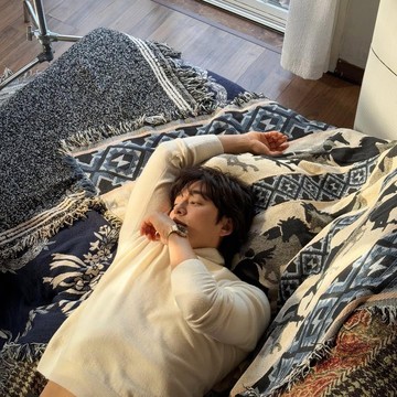 Gong Yoo Jadi Satu-satunya Aktor Korea yang Masuk Daftar 50 Pria Paling Seksi Versi Harper's Bazaar