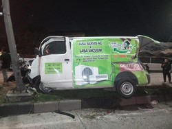 Mobil Lagi Balap Liar Tabrak Gran Max-Motor di Medan, 2 Luka