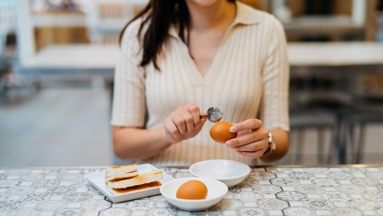 Makan telur Makan telur