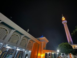 Waktu Salat Magrib Surabaya Hari Ini