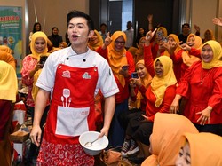 Cara Nicky Tirta Beri Edukasi Emak-emak PKK