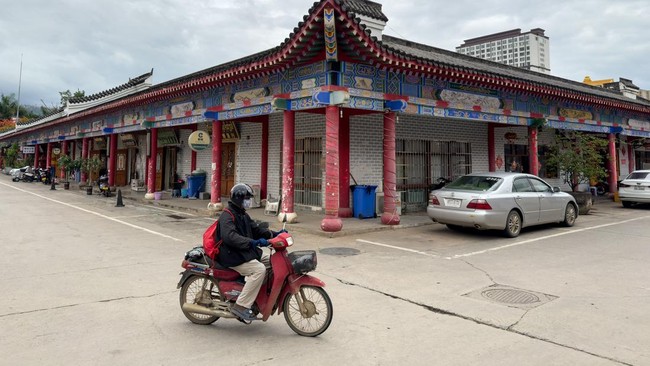 Militer Myanmar menghancurkan hampir 150 bangunan di kompleks penipuan daring terkenal dekat perbatasan Thailand.
